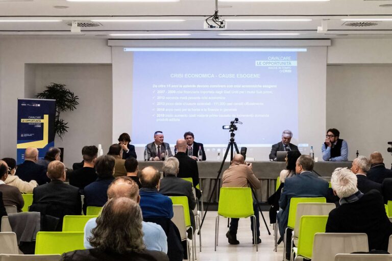 Sfericanews – Convegno “Cogliere le opportunità anche in tempo di crisi” Sfericanews - Convegno "Cogliere le opportunità anche in tempo di crisi"